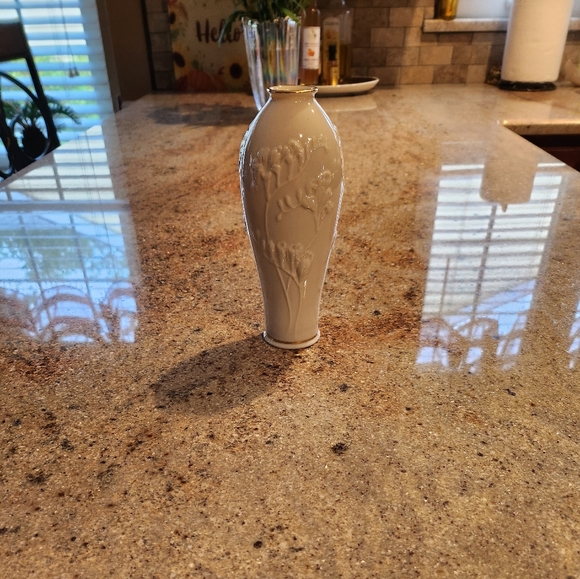 🌻LENOX🌻 Bud Vase🌻 - Picture 2 of 4